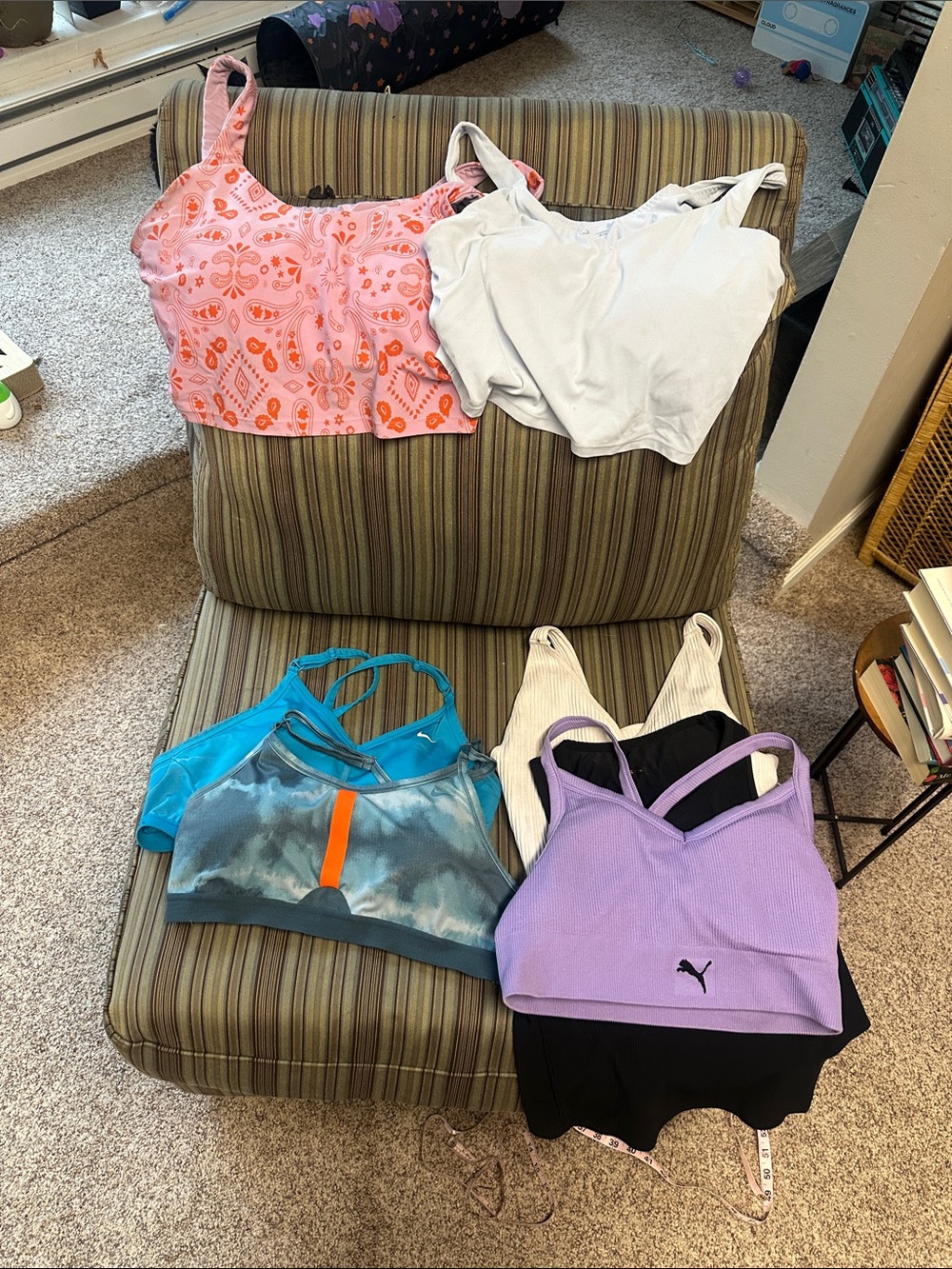Sports bra lot